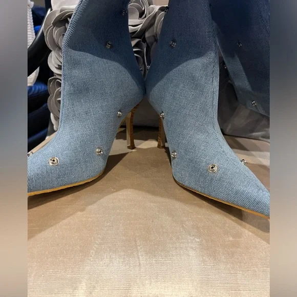 Boots - Picture 3 of 8